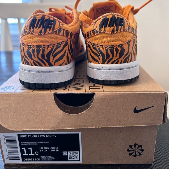 Kids Nike Dunk Low - Picture 2 of 4